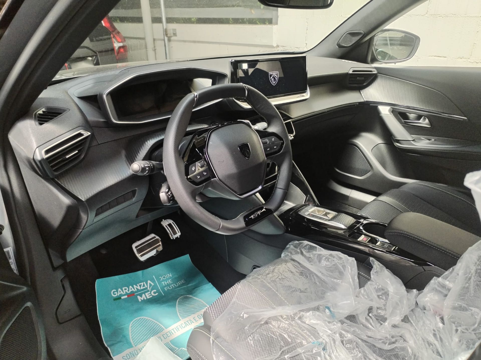 Peugeot 2008 Hybrid 145 E-DCS6 Allure