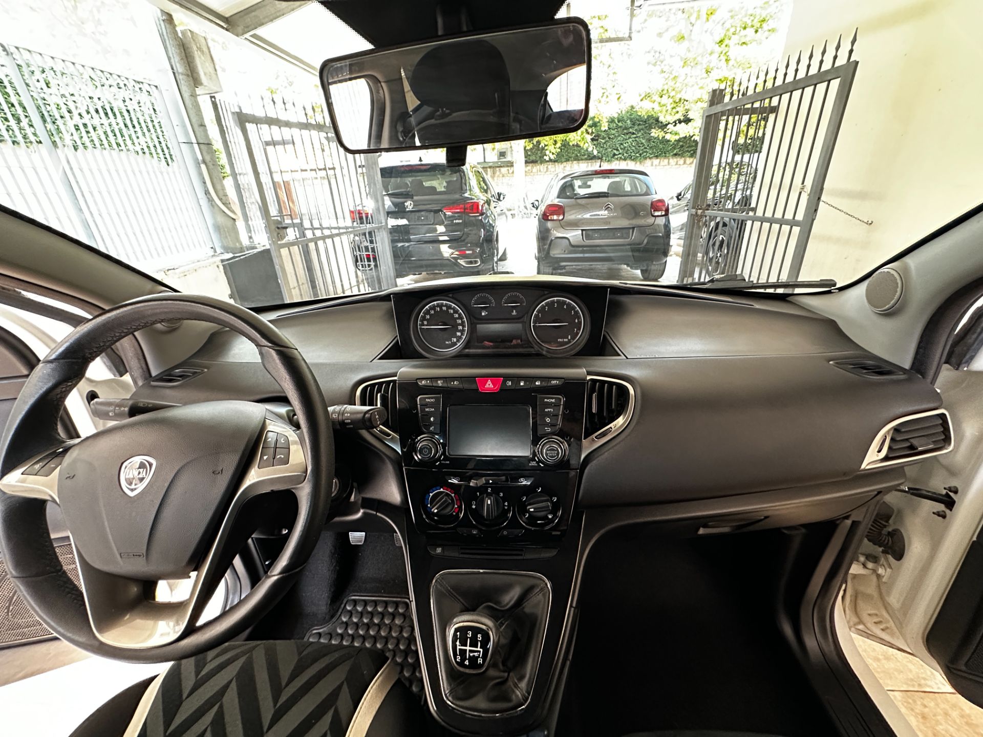 Lancia Ypsilon