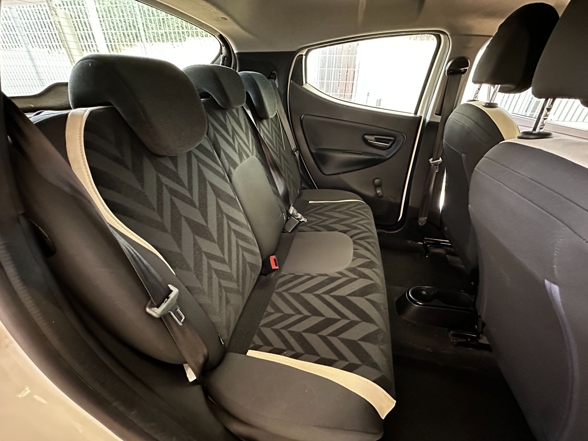 Lancia Ypsilon